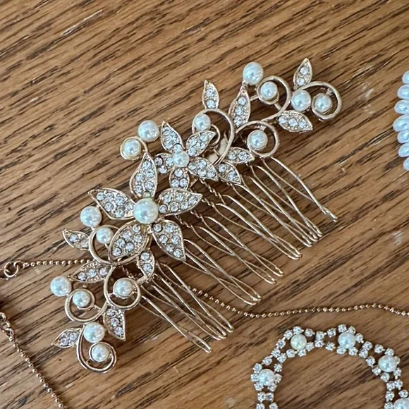 Wedding/Prom/Homecoming Elegant Pearl and Gold Women's Accessory Set - Picture 2 of 4